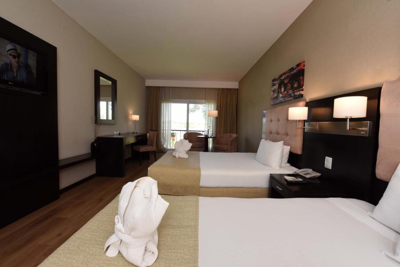 Howard Johnson Resort & Convention Center Эсейса Экстерьер фото