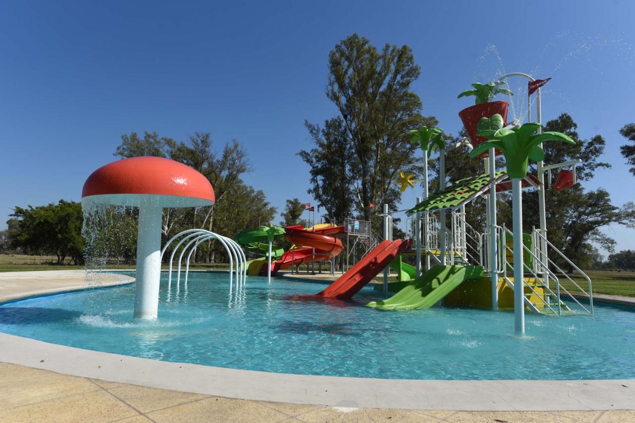 Howard Johnson Resort & Convention Center Эсейса Экстерьер фото