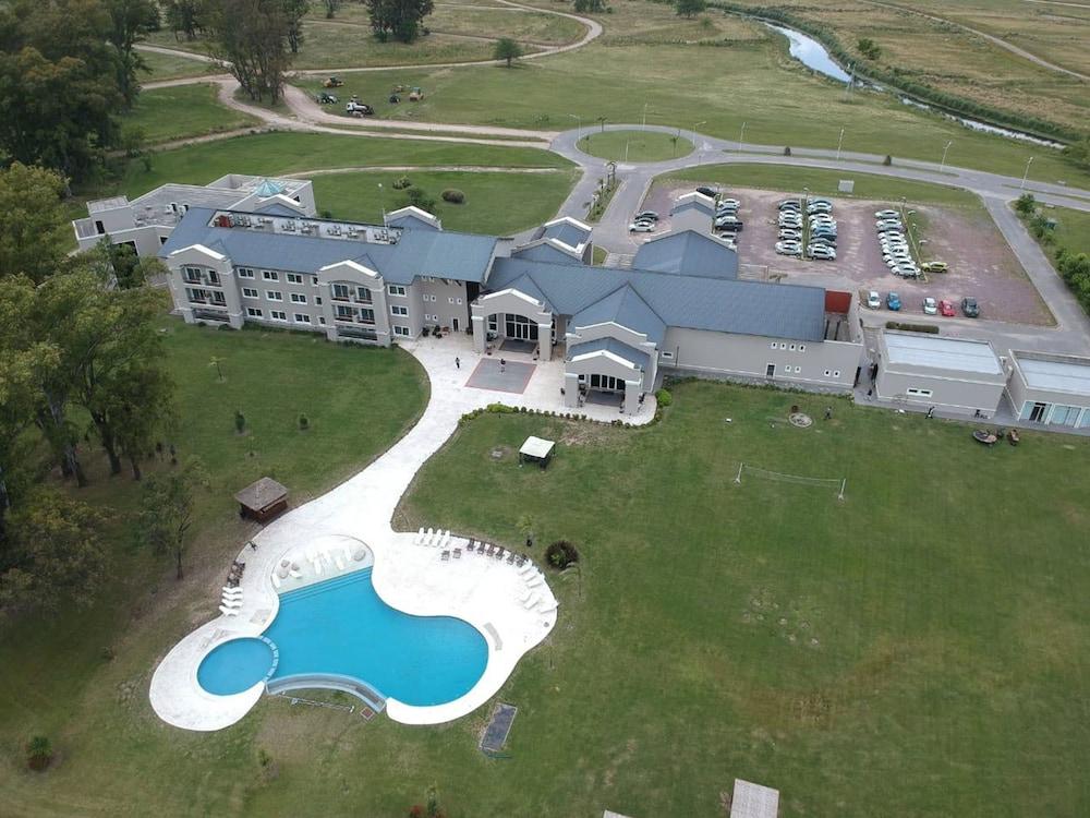 Howard Johnson Resort & Convention Center Эсейса Экстерьер фото