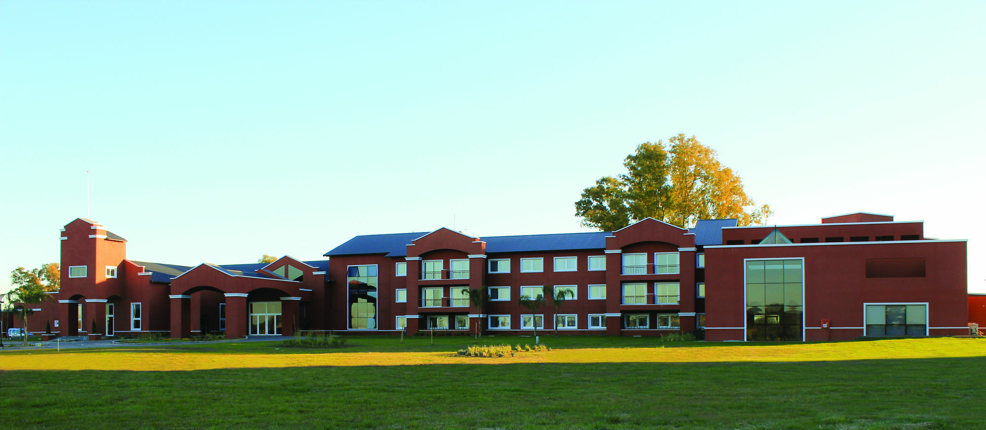 Howard Johnson Resort & Convention Center Эсейса Экстерьер фото