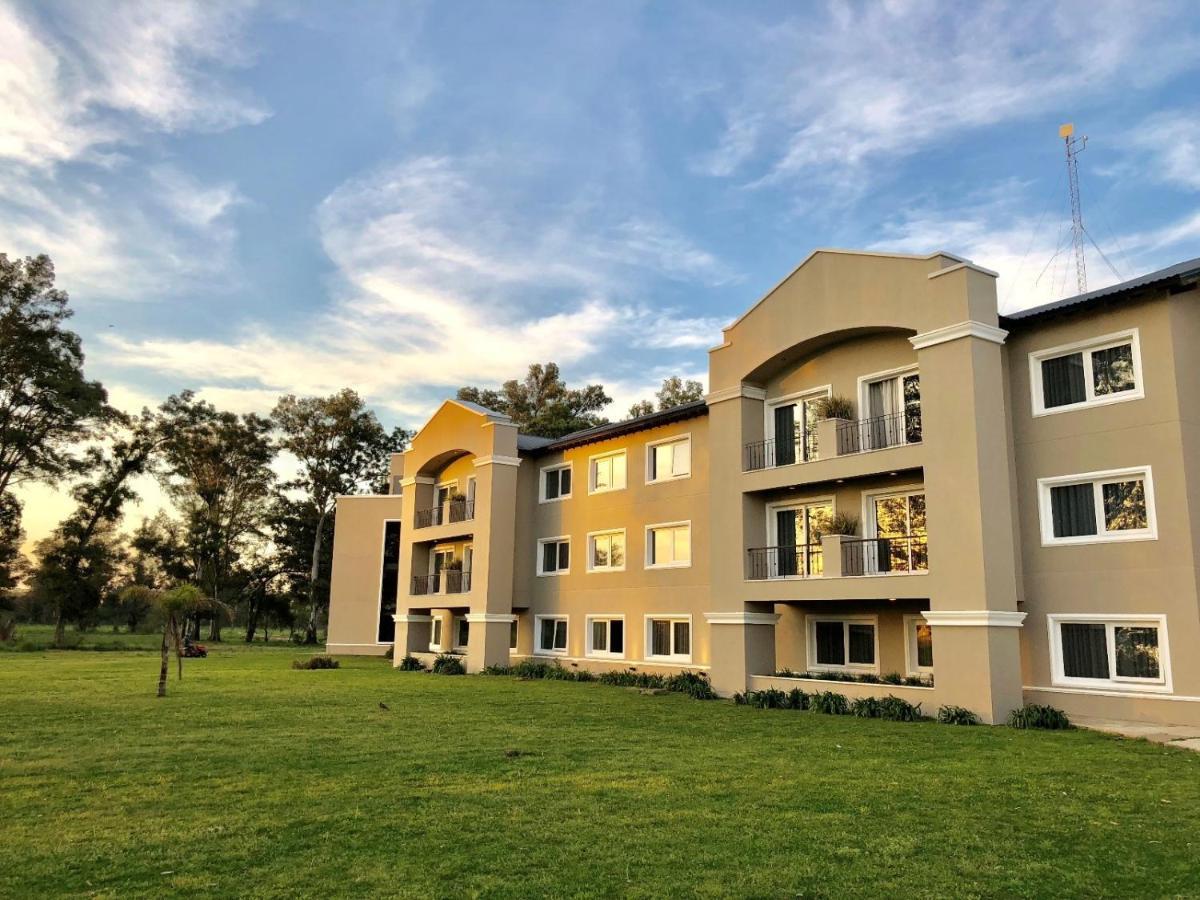 Howard Johnson Resort & Convention Center Эсейса Экстерьер фото