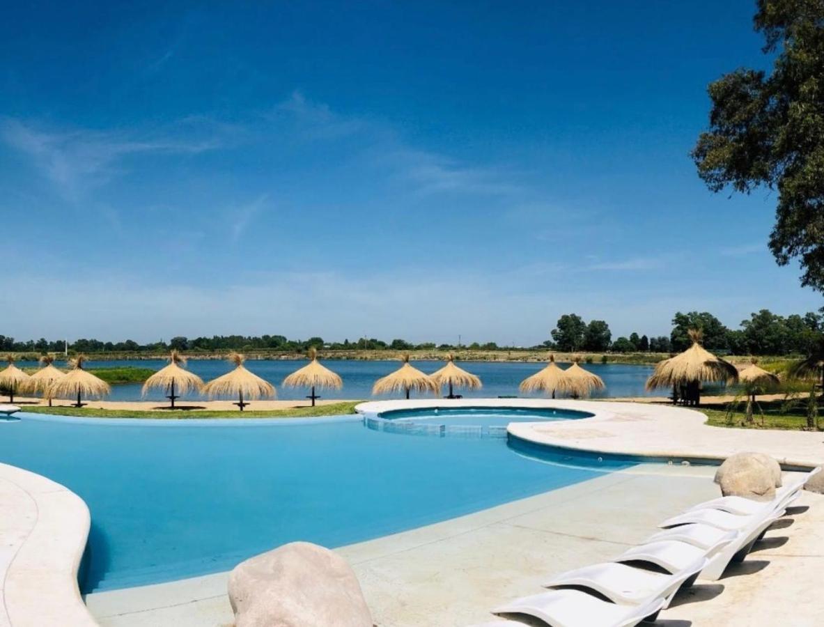 Howard Johnson Resort & Convention Center Эсейса Экстерьер фото